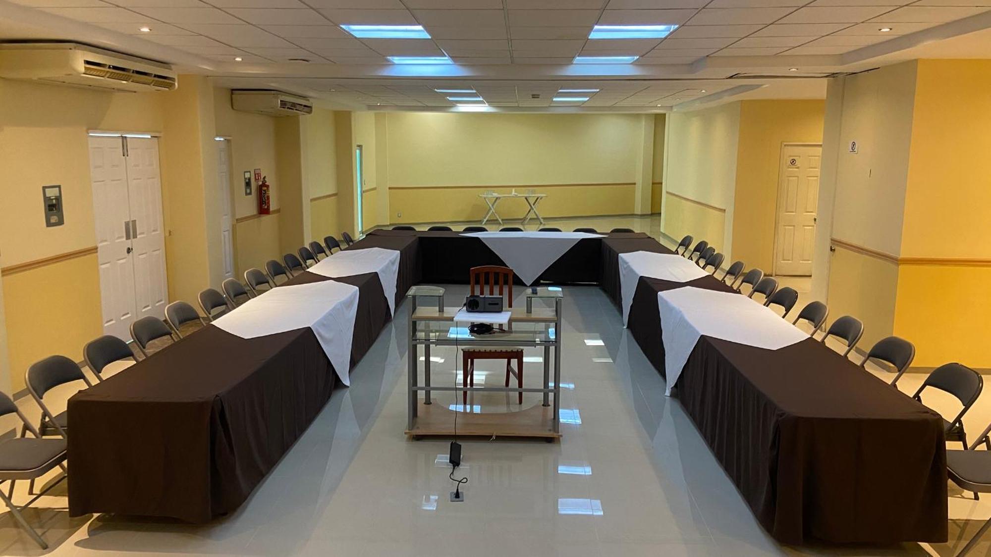 Hotel Enterprise Inn Poliforum León de los Aldamas Extérieur photo